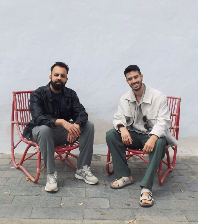 Diseñadores de interiores trabajando en proyectos residenciales personalizados